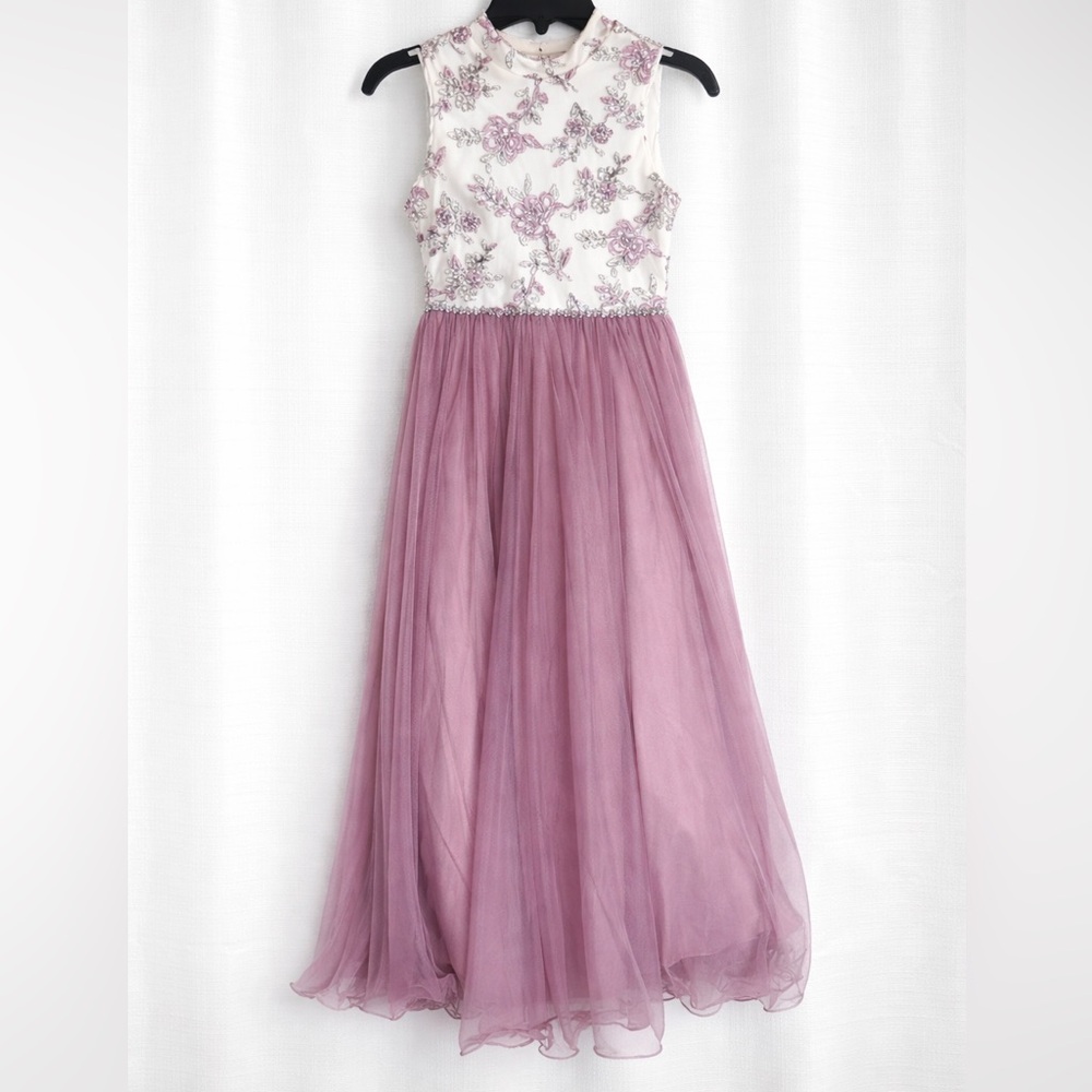 Xtraordinary Lavender and White Formal Kids Dress. Size 8
